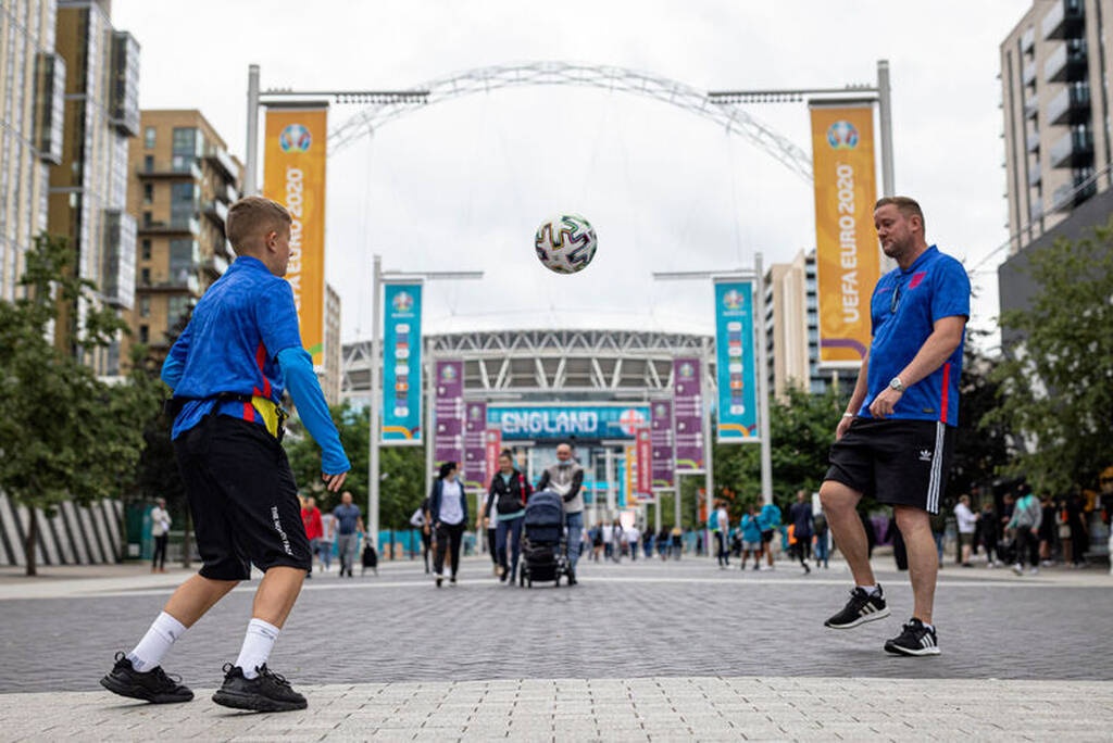 Euro 2020: Όνειρο το it’s coming home - Πανζουρλισμός στο Γουέμπλεϊ για το Αγγλία-Δανία! (photos)