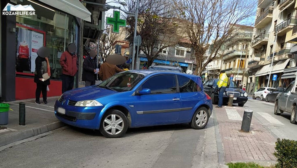 Αυτά δεν γίνονται - Ξέχασε να βάλει χειρόφρενο σε κεντρικό δρόμο