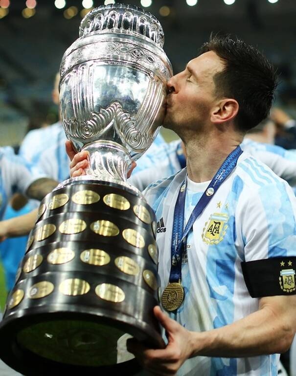 Copa America: Ατελείωτο γλέντι και στην άφιξη – «Ο μάγος Μέσι κι ο Μαραντόνα»! (video+photos)