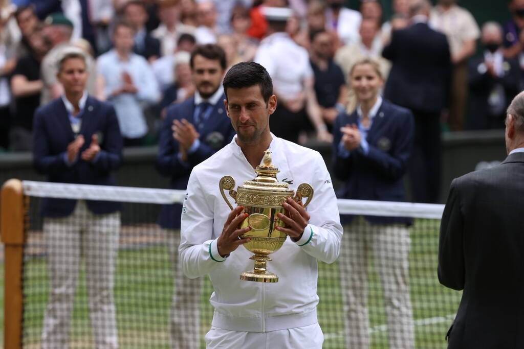 Τζόκοβιτς: Πήρε το 6ο του Wimbledon, αλλά το σκέφτεται για Τόκιο (photos)
