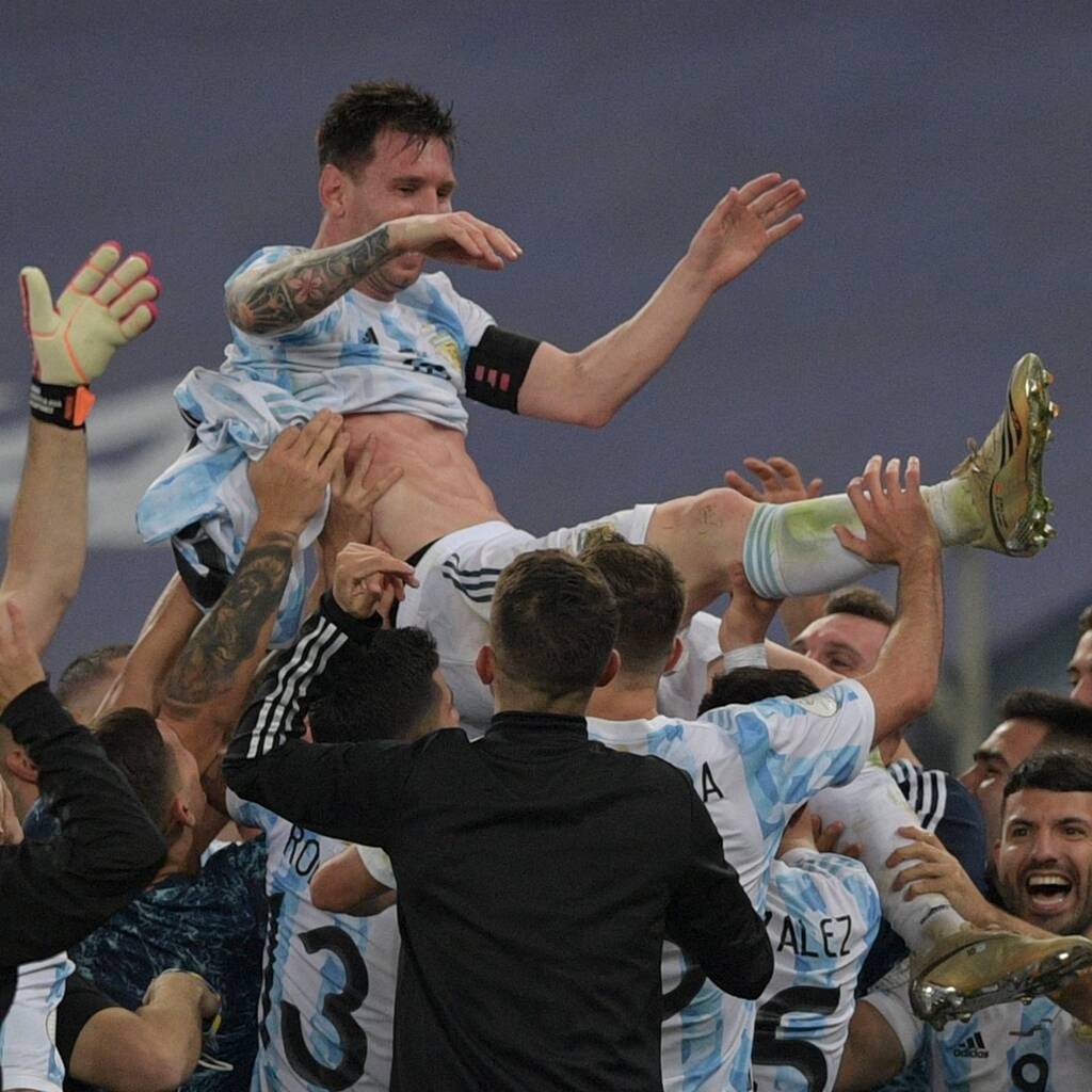 Copa America: Τρελάθηκε με την κούπα ο Μέσι - Έκανε βιντεοκλήση με την γυναίκα του