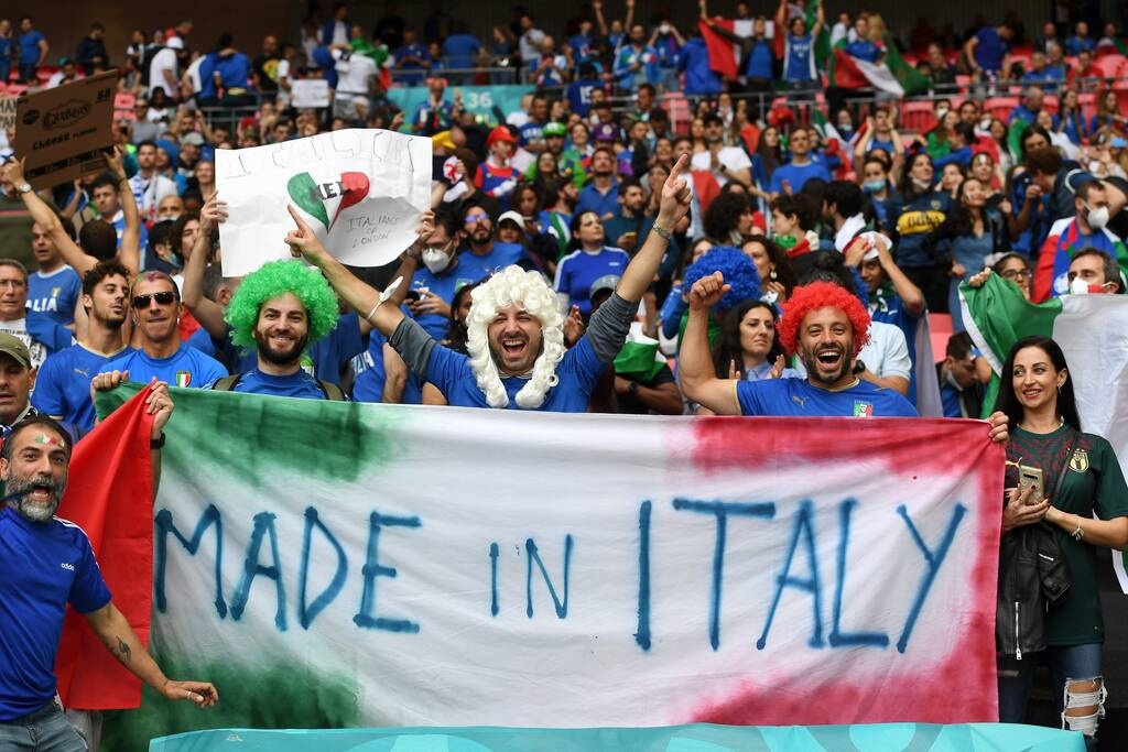 Euro 2020 - Τελικός Ιταλία-Αγγλία: «Τρέλα» στις εξέδρες του Γουέμπλεϊ  (photos)