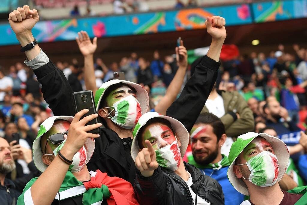 Euro 2020 - Τελικός Ιταλία-Αγγλία: «Τρέλα» στις εξέδρες του Γουέμπλεϊ  (photos)