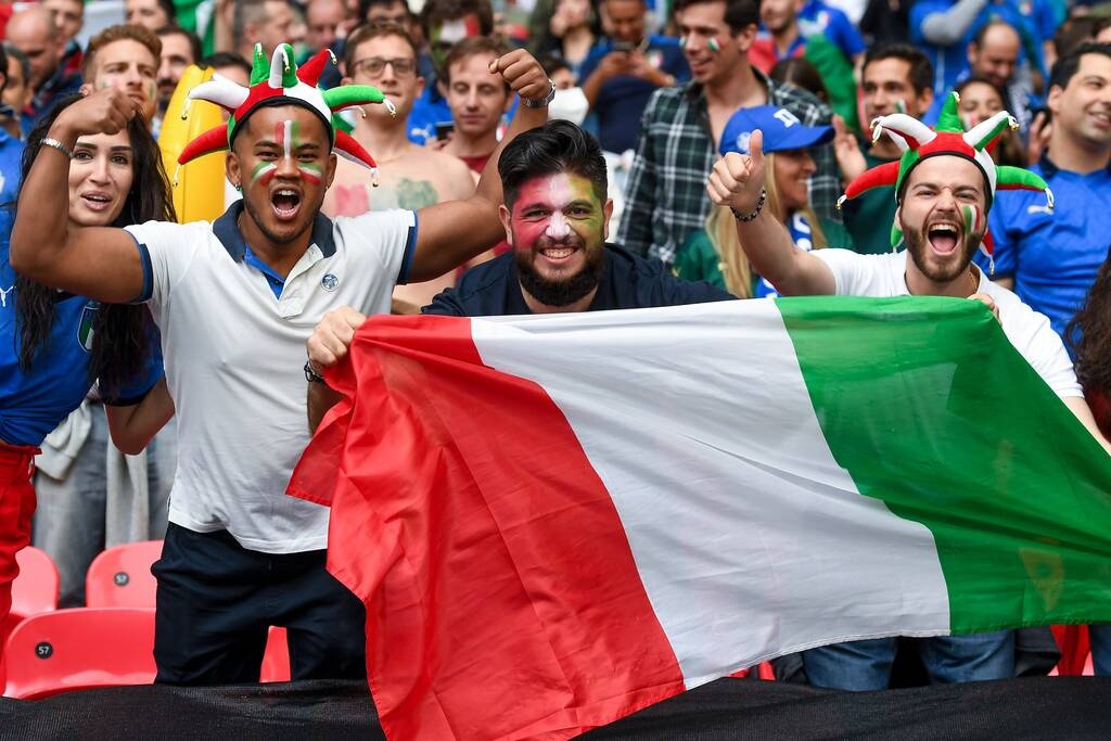 Euro 2020 - Τελικός Ιταλία-Αγγλία: «Τρέλα» στις εξέδρες του Γουέμπλεϊ  (photos)