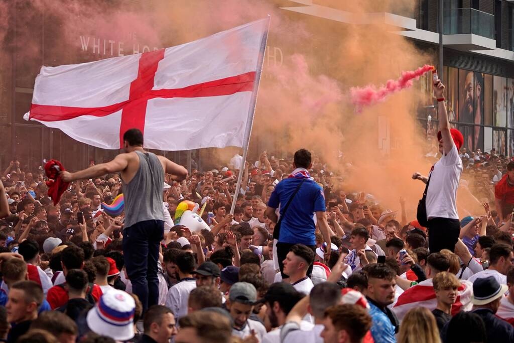 Euro 2020 - Τελικός Ιταλία-Αγγλία: «Τρέλα» στις εξέδρες του Γουέμπλεϊ  (photos)