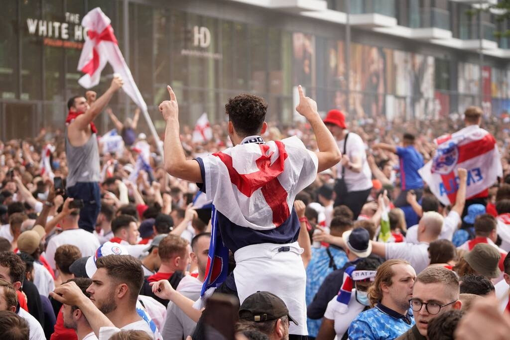 Euro 2020 - Τελικός Ιταλία-Αγγλία: «Τρέλα» στις εξέδρες του Γουέμπλεϊ  (photos)