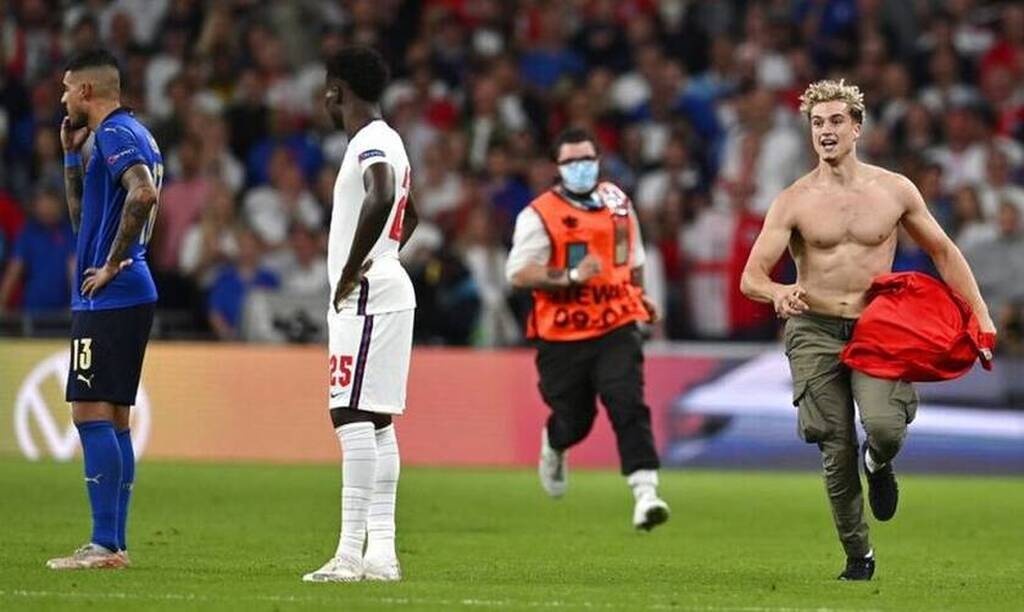 Euro 2020: Απίθανα πράγματα στον τελικό - Εισβολή οπαδού στον αγωνιστικό χώρο