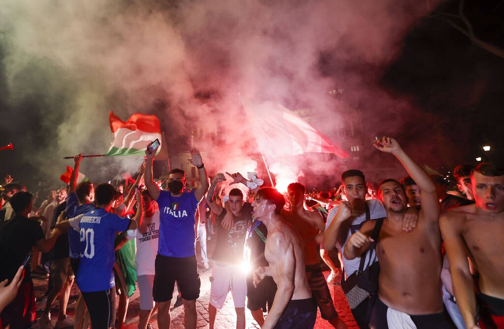 Euro 2020: Το τρόπαιο «βάφτηκε» με αίμα - Συμβόλαιο θανάτου στους πανηγυρισμούς