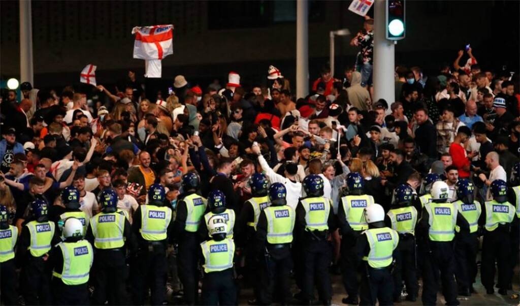 Euro 2020: «Κόλαση» στο Λονδίνο - 49 συλλήψεις και 19 αστυνομικοί τραυματίες