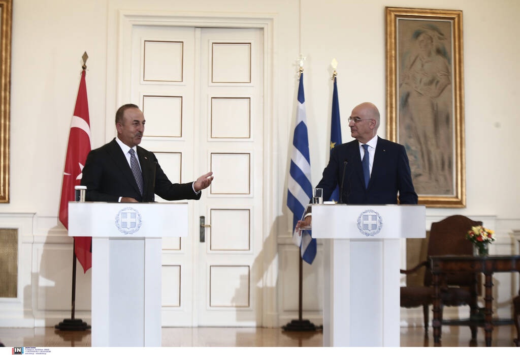 Eπικοινωνία Δένδια-Τσαβούσογλου για το «μπλόκο» στη Γαλατασαράι