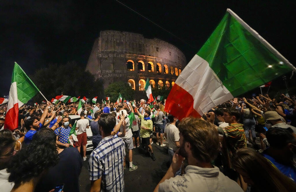 Euro 2020: Το τρόπαιο «βάφτηκε» με αίμα - Συμβόλαιο θανάτου στους πανηγυρισμούς