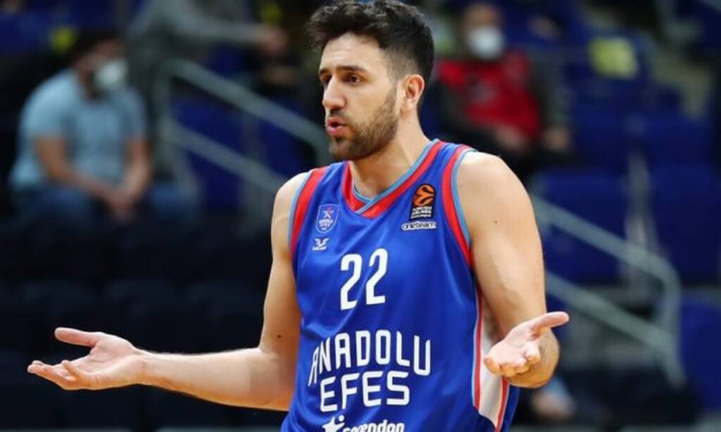 Τελικά εκείνος όμως αποφάσισε να μείνει στην Αναντολού Εφές