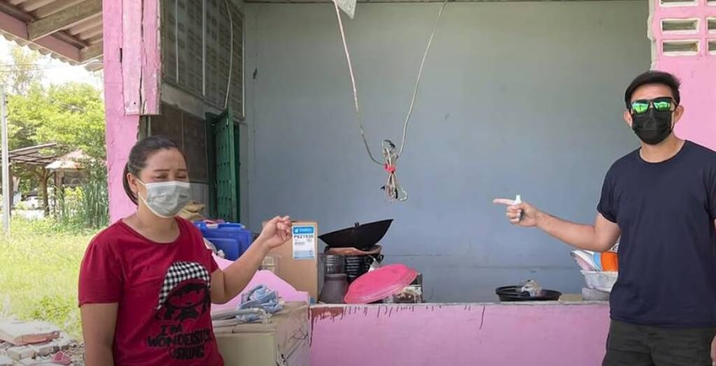 Ελέφαντας έκανε «ντου» στην κουζίνα - Τα είδαν όλα οι ιδιοκτήτες του σπιτιού