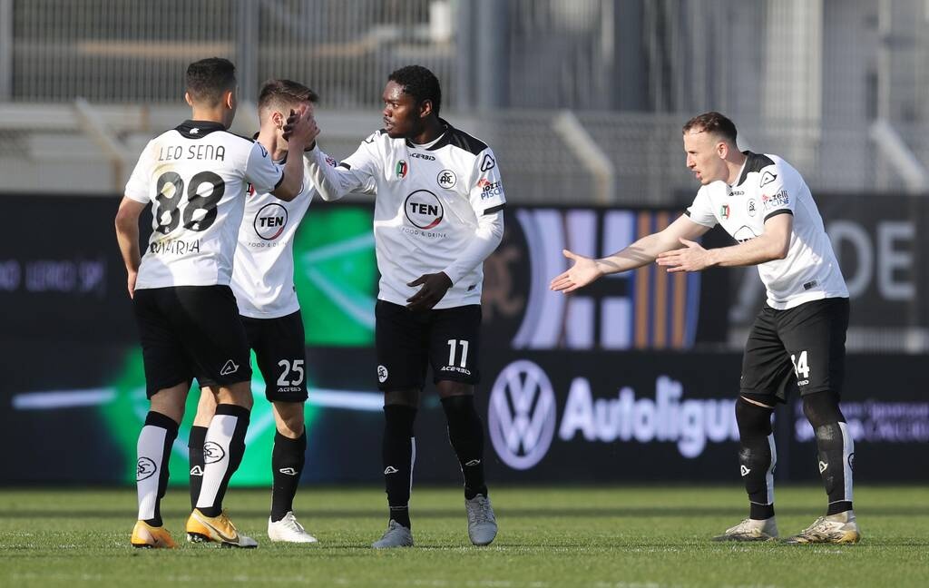 Σπέτσια: «Καμπάνα» από την FIFA