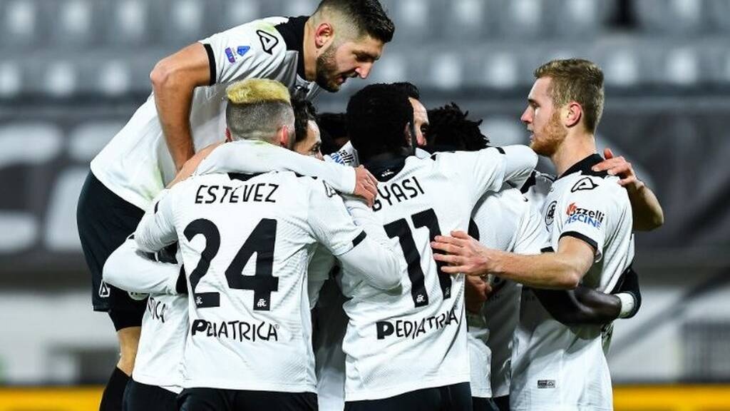 Σπέτσια: «Καμπάνα» από την FIFA