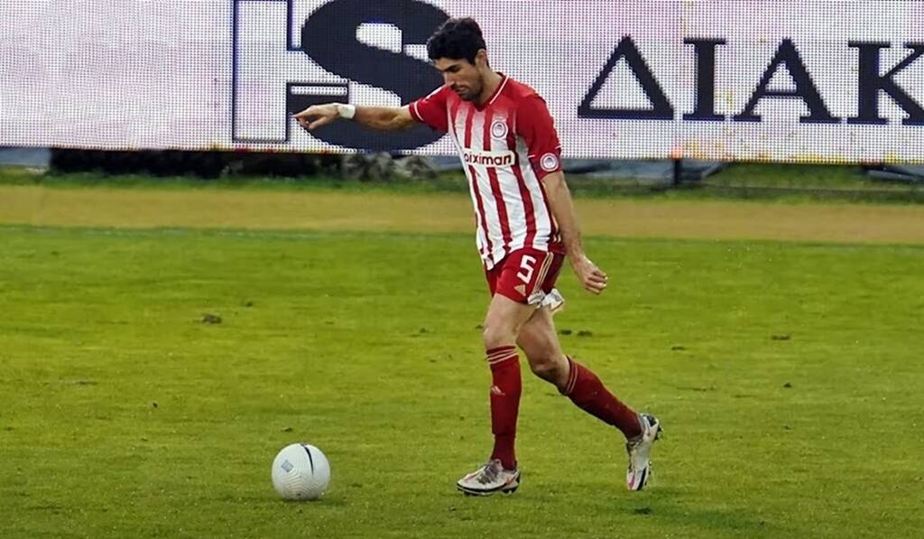 Ολυμπιακός: Τα δεδομένα για Μπουχαλάκη - Εξελίξεις για τον Έλληνα μέσο
