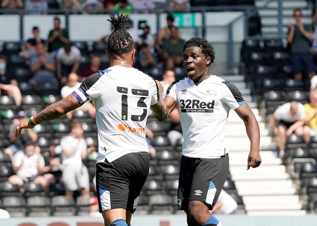 Γκολάρα από πρώην παίκτη του Ολυμπιακού κόντρα στην Μάντσεστερ Γιουνάιτεντ (video+photos)