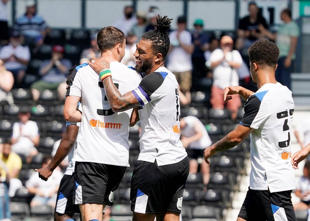 Γκολάρα από πρώην παίκτη του Ολυμπιακού κόντρα στην Μάντσεστερ Γιουνάιτεντ (video+photos)