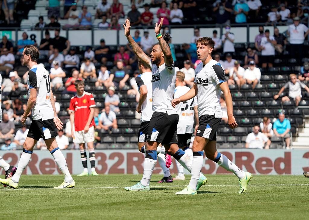 Γκολάρα από πρώην παίκτη του Ολυμπιακού κόντρα στην Μάντσεστερ Γιουνάιτεντ (video+photos)