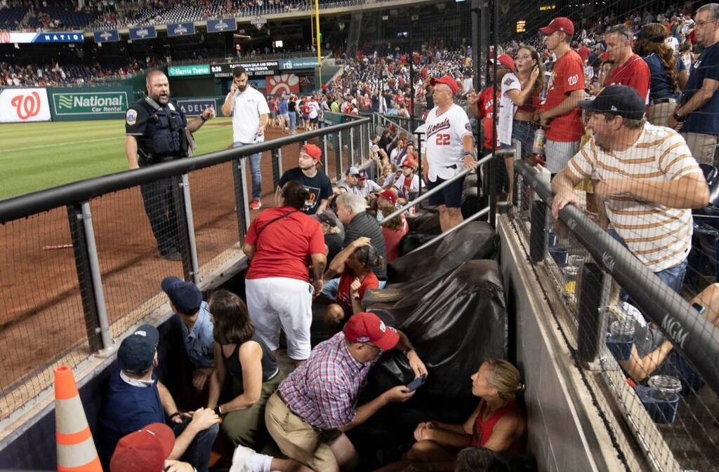 Χάος στις ΗΠΑ: Πυροβολισμοί και τραυματίες σε γήπεδο μπέιζμπολ (photos)
