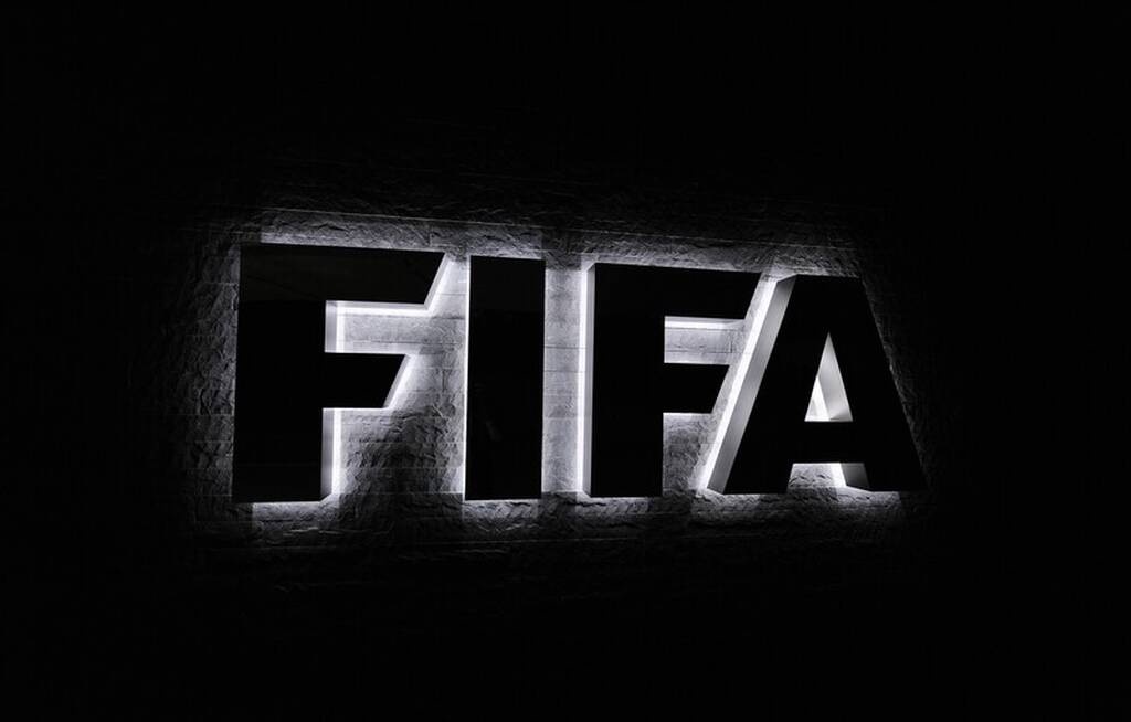 FIFA: Τα μαζεύει για τις αλλαγές (photos)