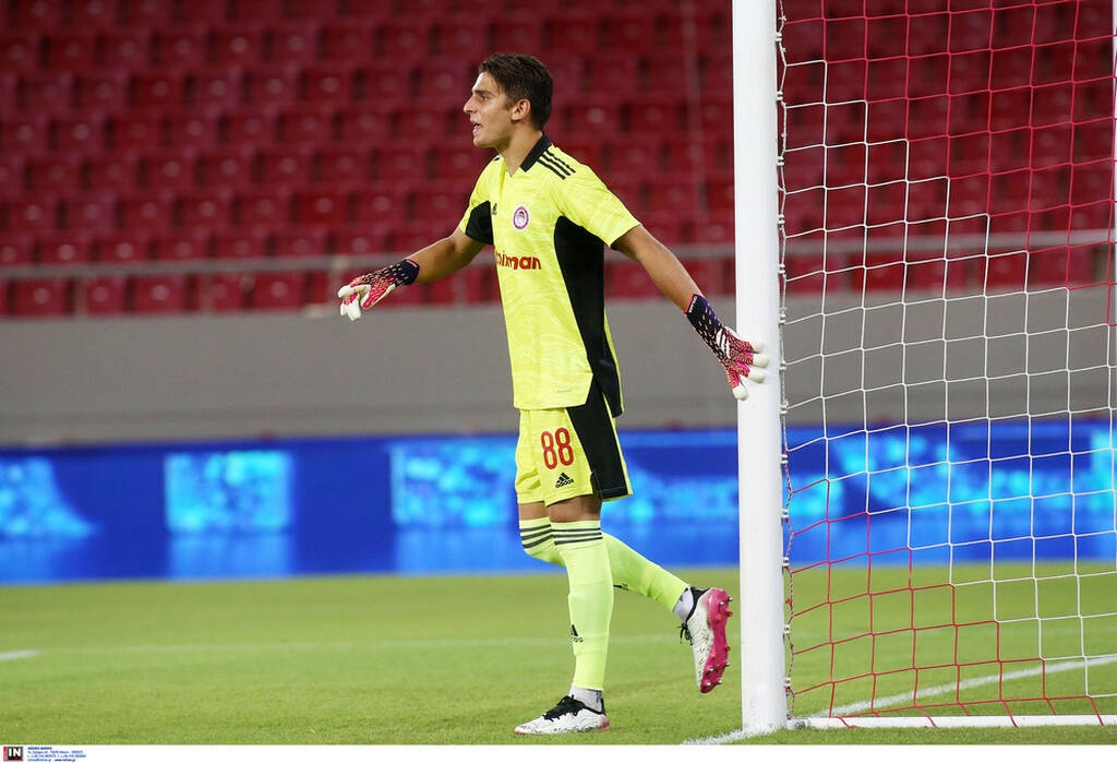 Ολυμπιακός-Νέφτσι Μπακού: Κατέρριψε ρεκόρ 53 ετών ο Τζολάκης (photos)