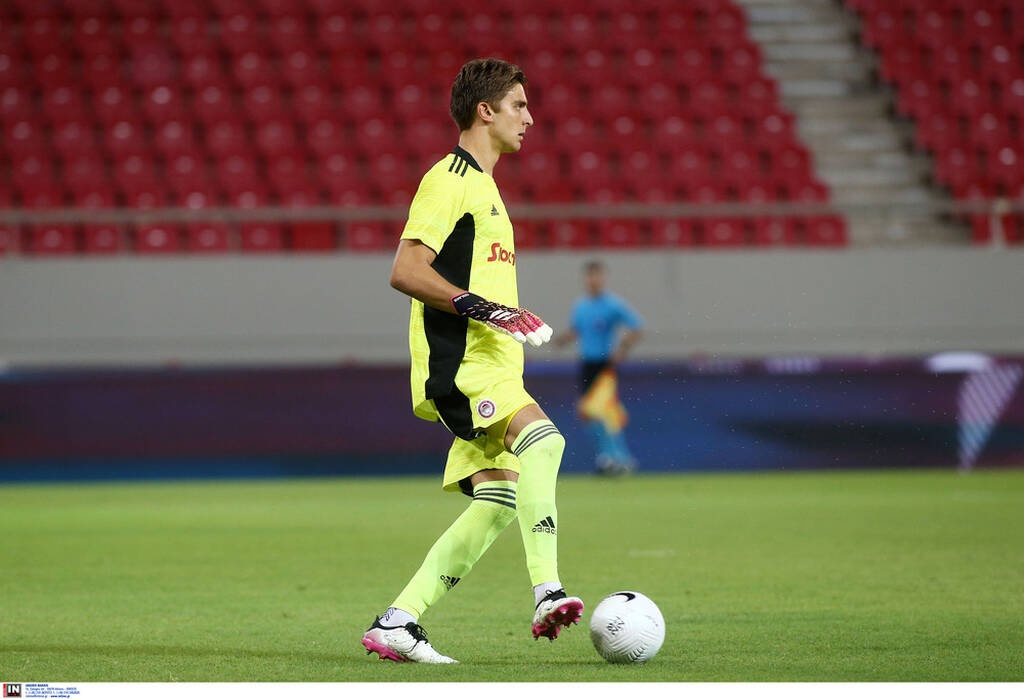 Ολυμπιακός-Νέφτσι Μπακού: Κατέρριψε ρεκόρ 53 ετών ο Τζολάκης (photos)