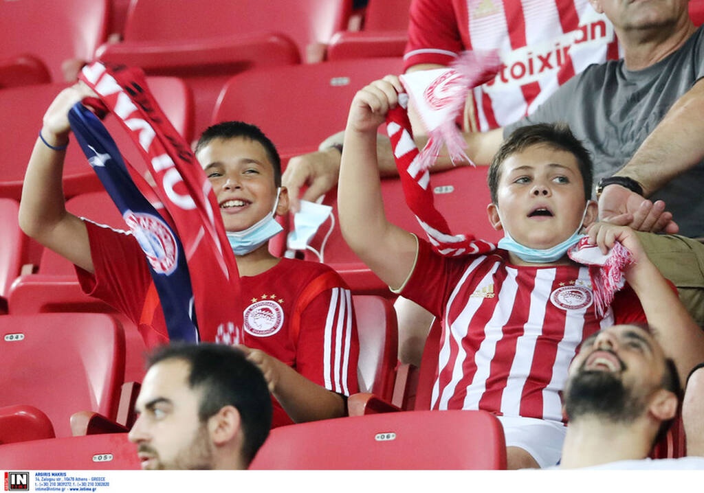 Ολυμπιακός-Νέφσι Μπακού: Ζωντάνεψε το γήπεδο – Οι οπαδοί στις εξέδρες! (photos)