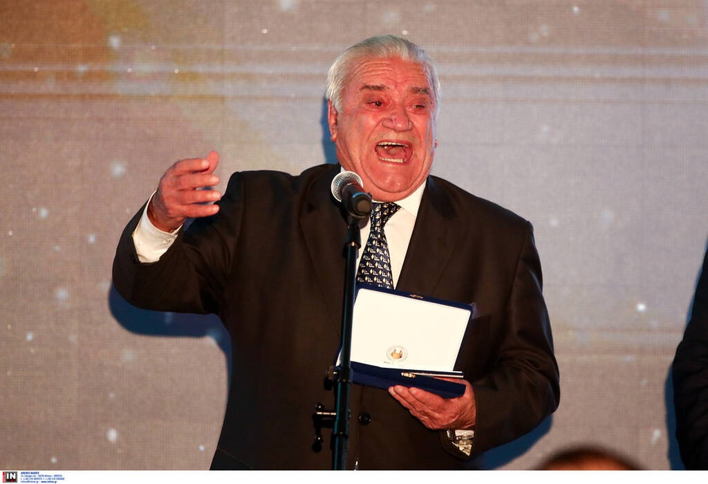 Κορονοϊός: Στο νοσοκομείο ο «Εθνικάρας» Γιάννης Μαντζουράνης