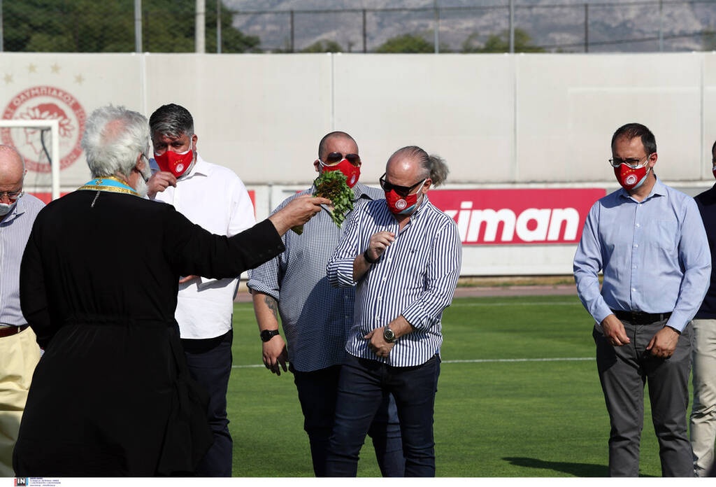 Ολυμπιακός: Αγιασμός στο Ρέντη παρουσία Μαρινάκη – «Ξεπερνάμε σαν οικογένεια τα προβλήματα»