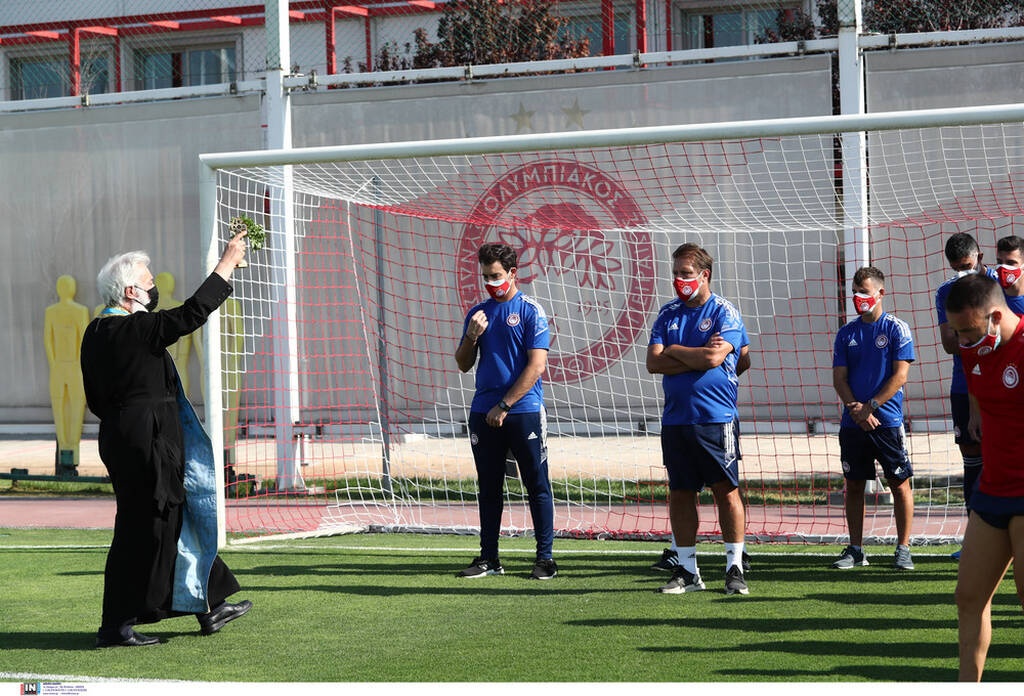 Ολυμπιακός: Αγιασμός στο Ρέντη παρουσία Μαρινάκη – «Ξεπερνάμε σαν οικογένεια τα προβλήματα»