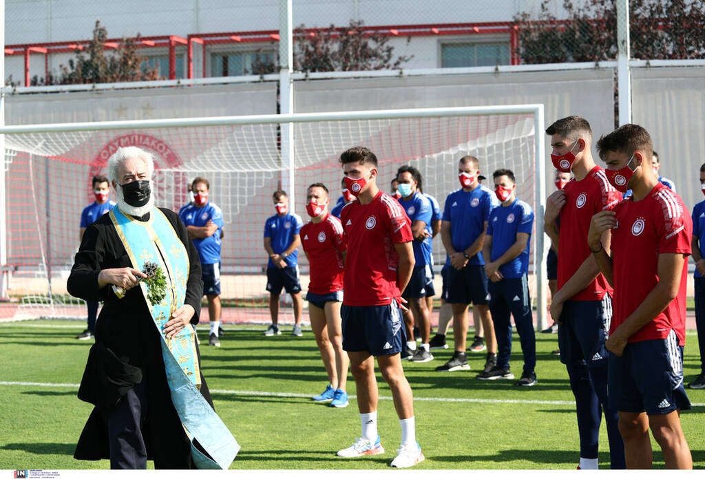 Ολυμπιακός: Αγιασμός στο Ρέντη παρουσία Μαρινάκη – «Ξεπερνάμε σαν οικογένεια τα προβλήματα»