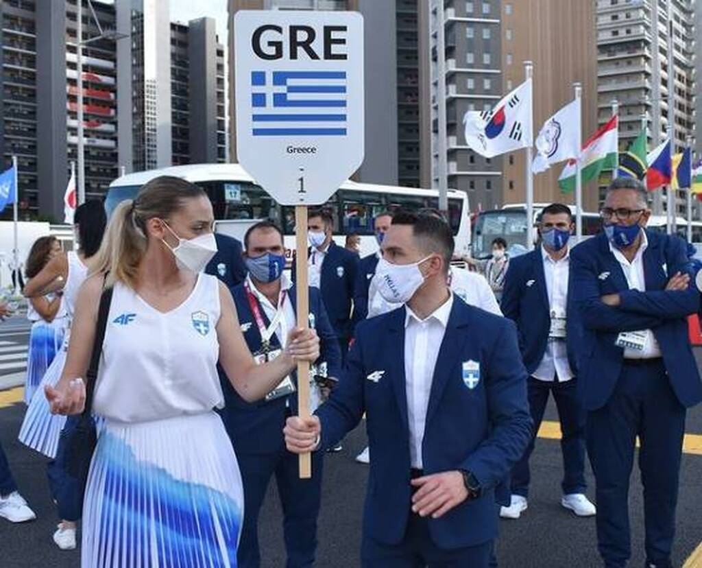 Ολυμπιακοί Αγώνες: Η είσοδος της Ελλάδας με Πετρούνια-Κορακάκη στο Ολυμπιακό Στάδιο (video+photos)
