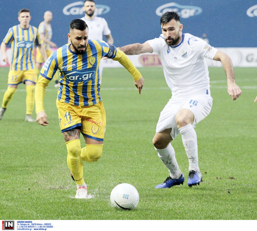 Λαμία: Τραυματίστηκε σε τροχαίο άσος της ομάδας μετά τον γάμο του! (photos)