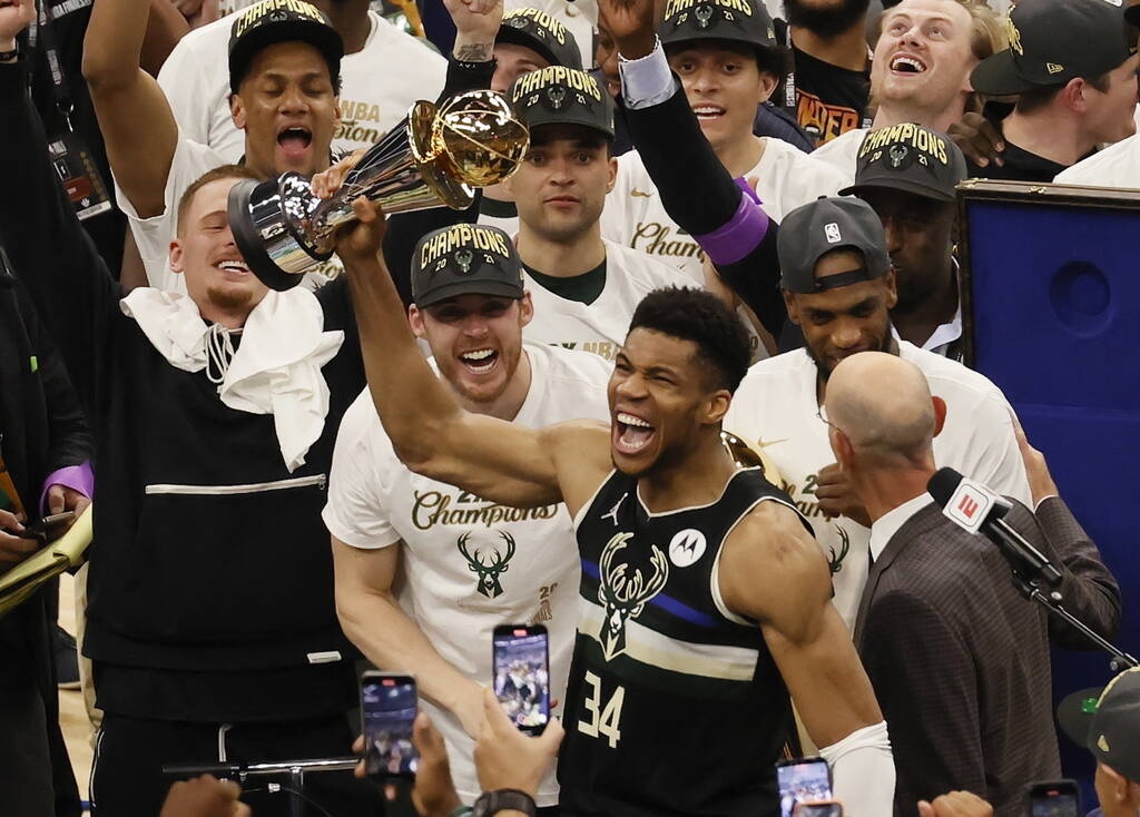 Γιάννης Αντετοκούνμπο: Έρχεται στην Ελλάδα - «Φέρνουμε μαζί το Κύπελλο» (photos)