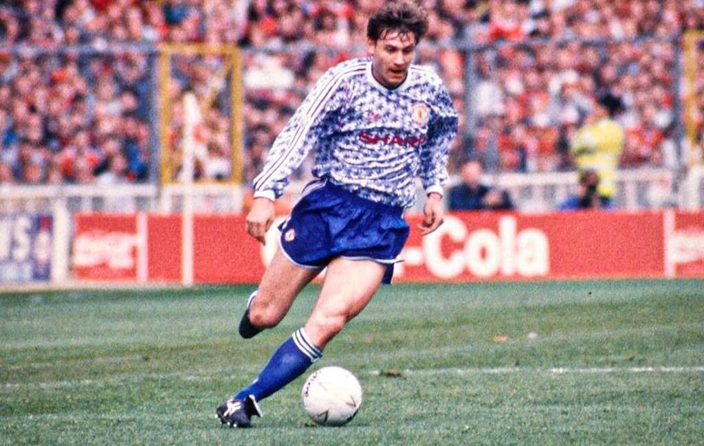 Μάντσεστερ Γιουνάιτεντ: Φανέλα με αύρα… ‘90s! (Video+Photos)