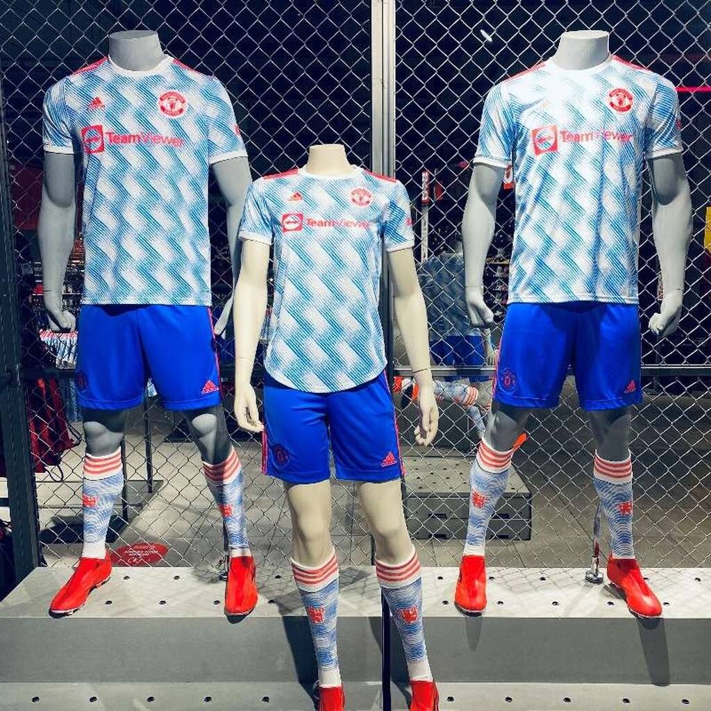 Μάντσεστερ Γιουνάιτεντ: Φανέλα με αύρα… ‘90s! (Video+Photos)