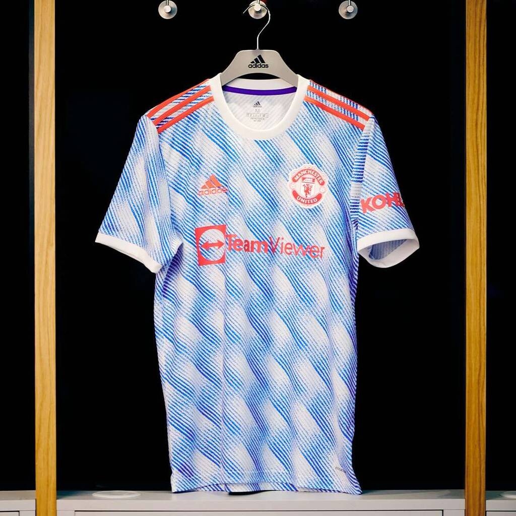 Μάντσεστερ Γιουνάιτεντ: Φανέλα με αύρα… ‘90s! (Video+Photos)