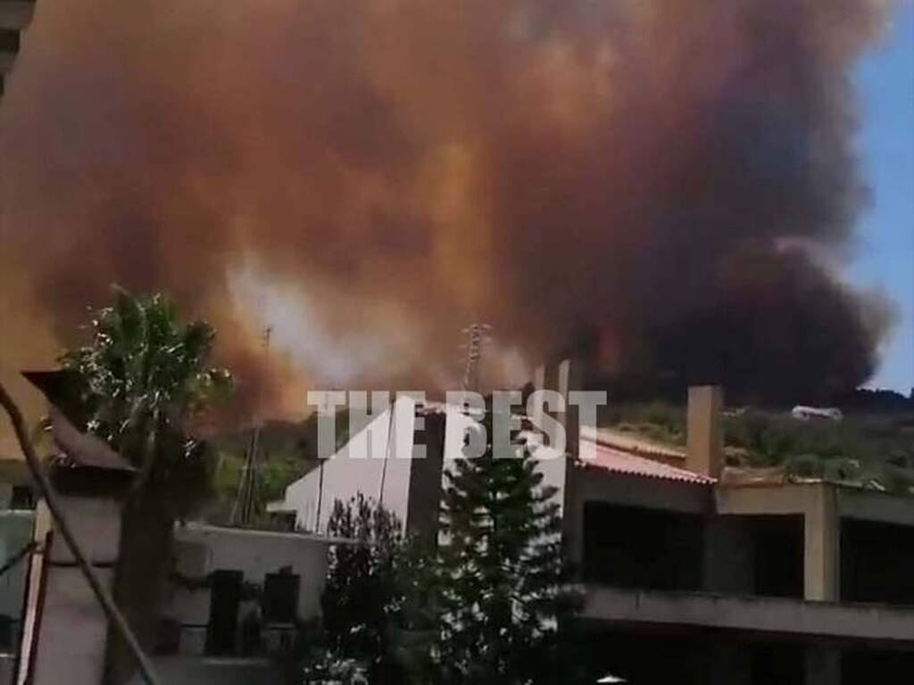 Φωτιά στην Αχαΐα: Δραματική η κατάσταση - Καίγονται σπίτια, εκκενώθηκαν οικισμοί
