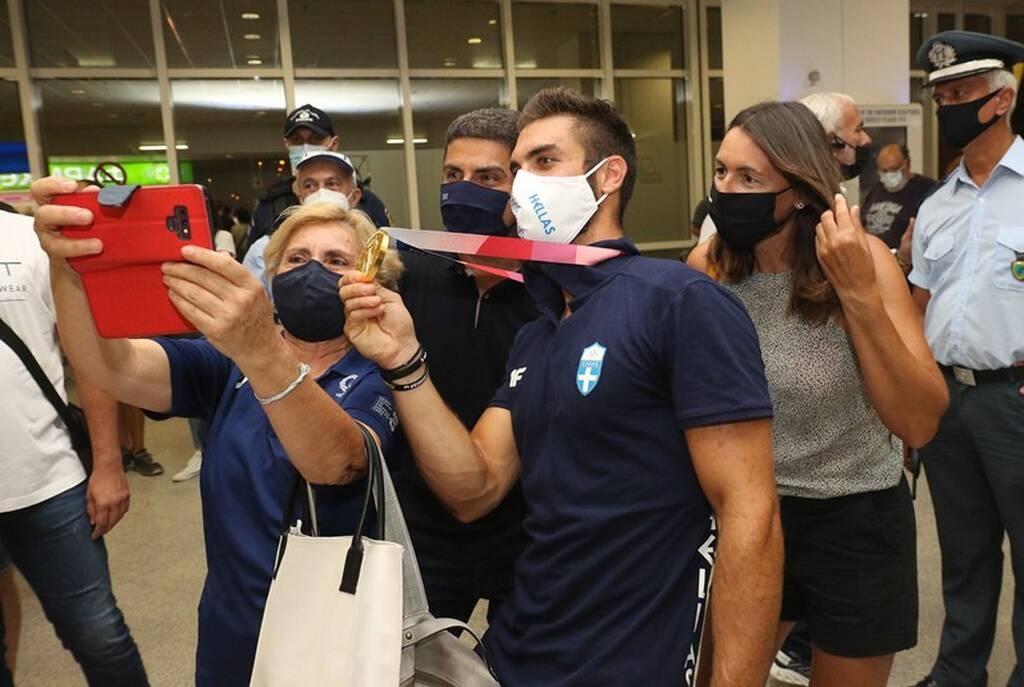 Ολυμπιακοί Αγώνες: Αποθέωση για τον «χρυσό» Ολυμπιονίκη Στέφανο Ντούσκο (photos+video)