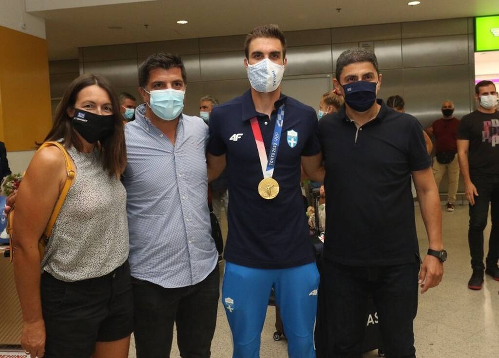 Ολυμπιακοί Αγώνες: Αποθέωση για τον «χρυσό» Ολυμπιονίκη Στέφανο Ντούσκο (photos+video)