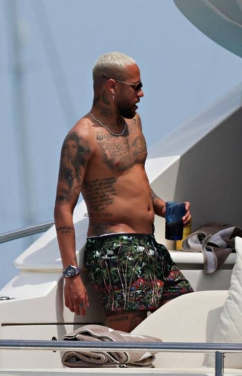 Συναγερμός με Νεϊμάρ στην Παρί - Με… μπυροκοιλιά από τις καταχρήσεις (photos)