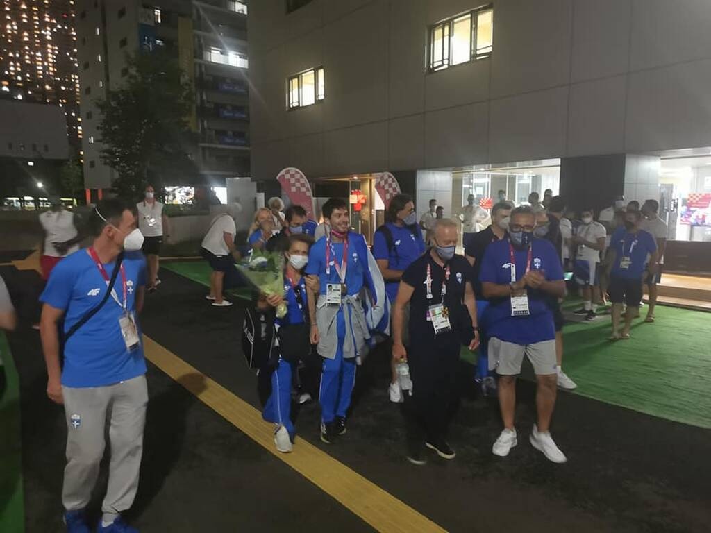 Ολυμπιακοί Αγώνες: «Ελλάς ολέ-ολέ» - Απίθανη υποδοχή σε Τεντόγλου και Πετρούνια (videos+photos)