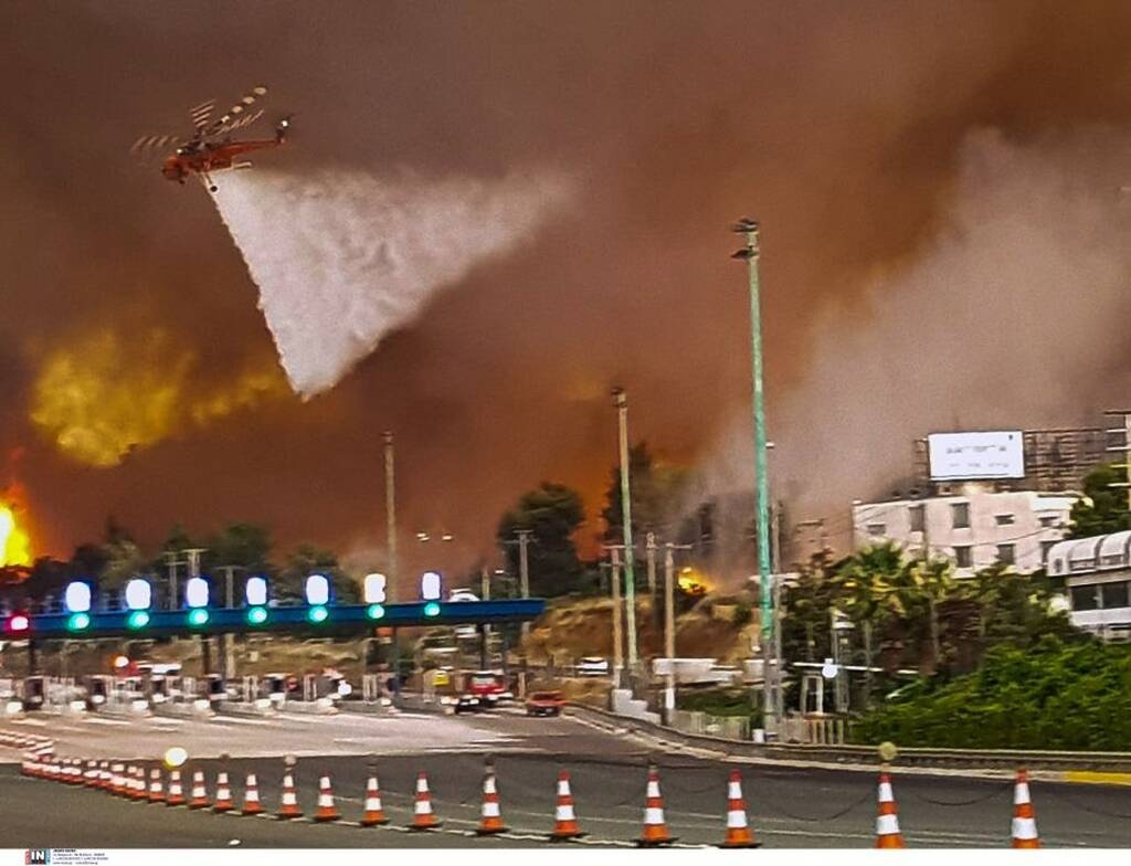 Φωτιά ΤΩΡΑ: Στην Εθνική Οδό οι φλόγες – Καίγονται σπίτια στις Αφίδνες - Απειλούνται και τα διόδια