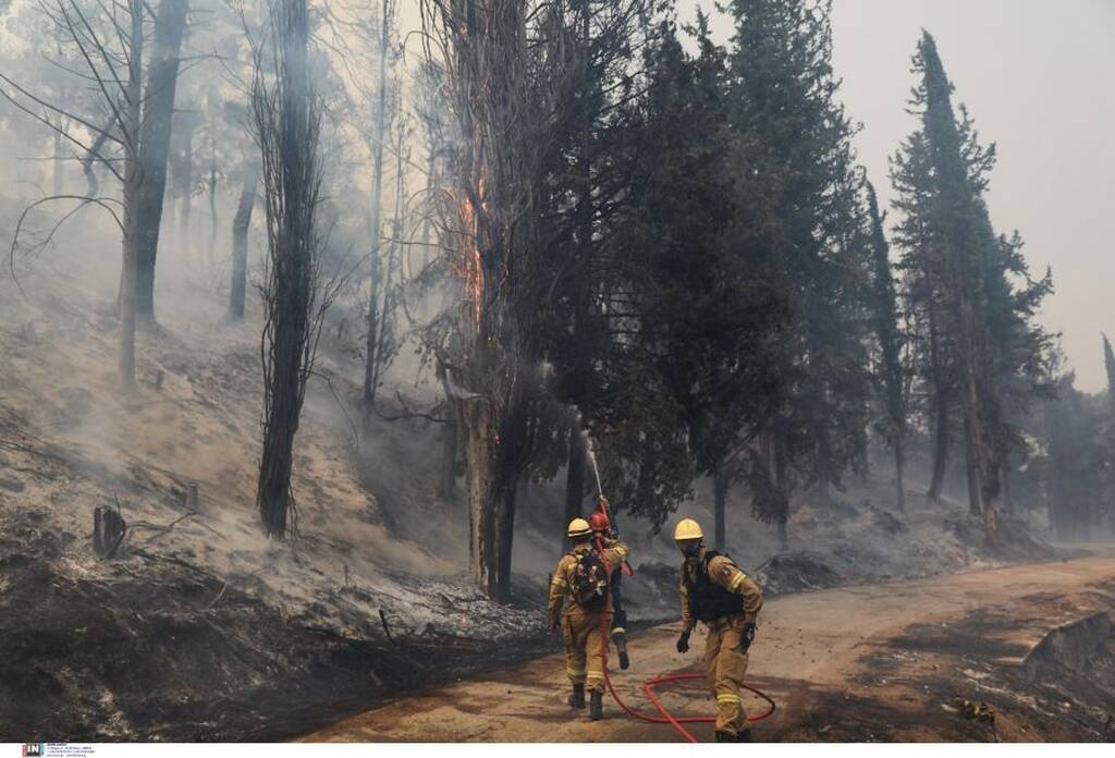 Πύρινος εφιάλτης στη Βόρεια Αττική: Καίγονται σπίτια στη Δροσοπηγή, εκκενώνεται το Κρυονέρι