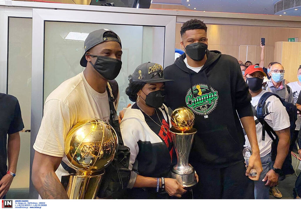 Γιάννης Αντετοκούνμπο: Δίπλα στους πυρόπληκτους της χώρας