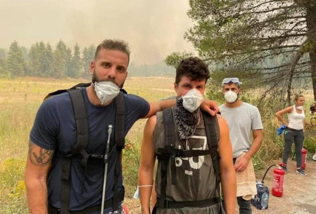 Συγκλονίζει ο Παππάς - Εθελοντικά στις φωτιές στην Εύβοια (photos)