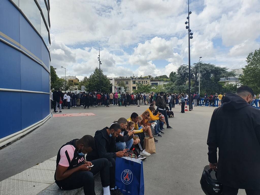 Πήρε «φωτιά» το Παρίσι για τον... άφαντο Μέσι - Τον περιμένουν σε αεροδρόμιο και γήπεδο