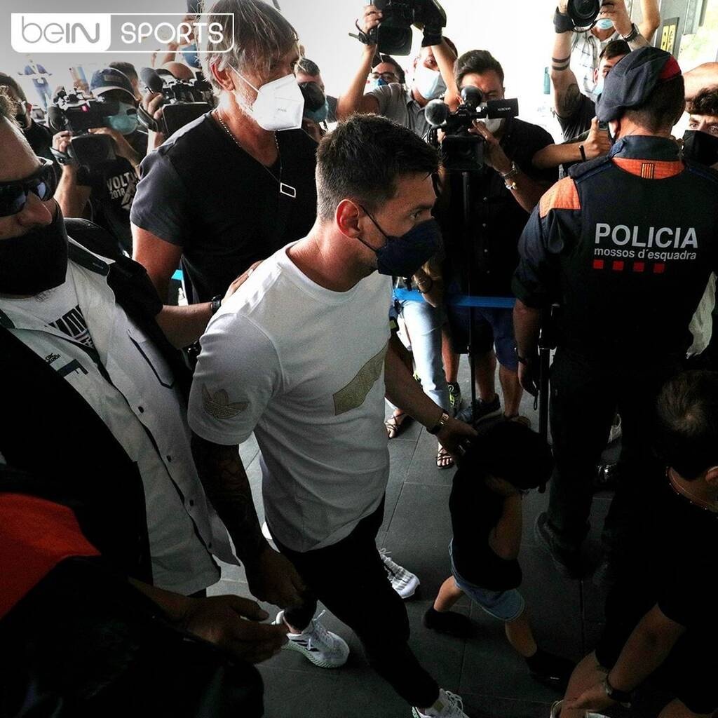 Παρί Σεν Ζερμέν: «Πετάει» για Παρίσι ο Μέσι - Στο αεροδρόμιο με την οικογένειά του (photos+video)