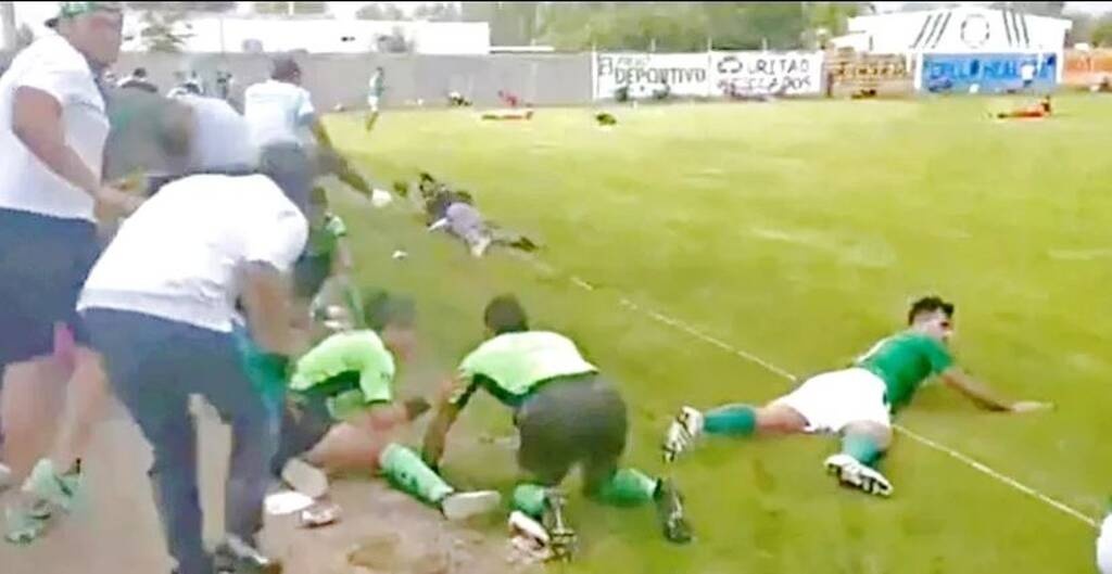 Σκληρές εικόνες - Τραγωδία σε αγώνα με πυροβολισμούς και τρεις νεκρούς (photos+video)